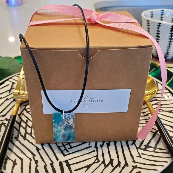 Gift wrapping available for any purchase! - Picture 7 of 13